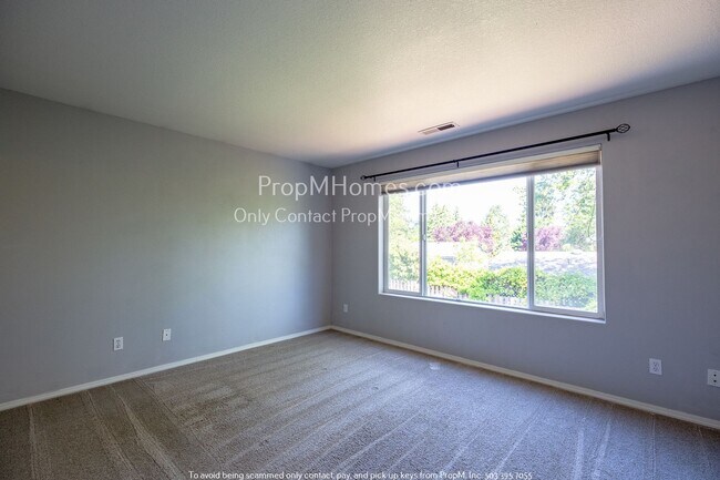 Building Photo - 10441 SW Franklin Ln