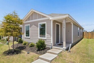 Building Photo - 136 Thresher Ln