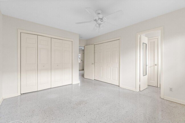 Building Photo - 751 Hummingbird Way