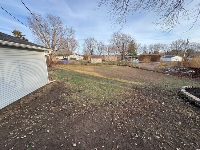 Building Photo - 4 bedroom 2 bath home in Port Byron