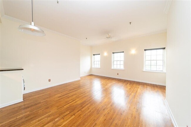 Building Photo - 227 Christopher Columbus Dr