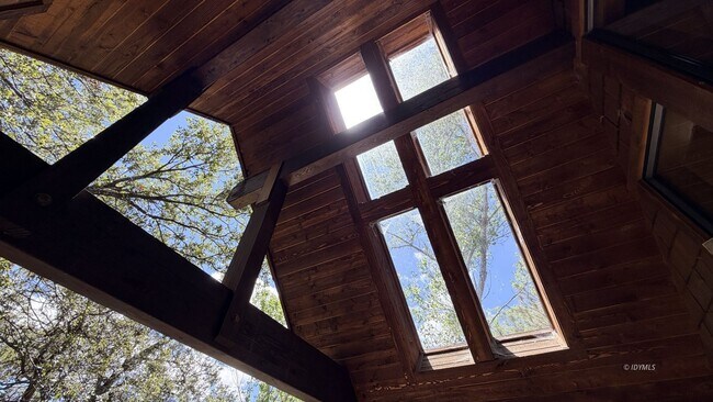 Building Photo - Large 3 Bedroom, 3 Bath Rental with Garage and Bonus Room