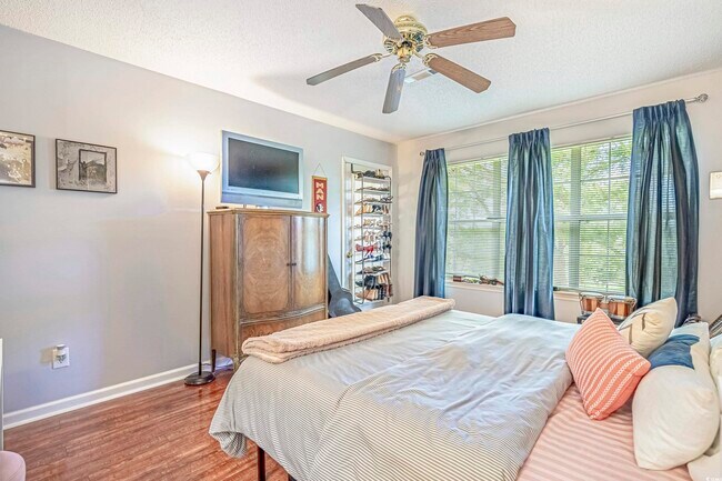 Building Photo - 4930 Windsor Green Way