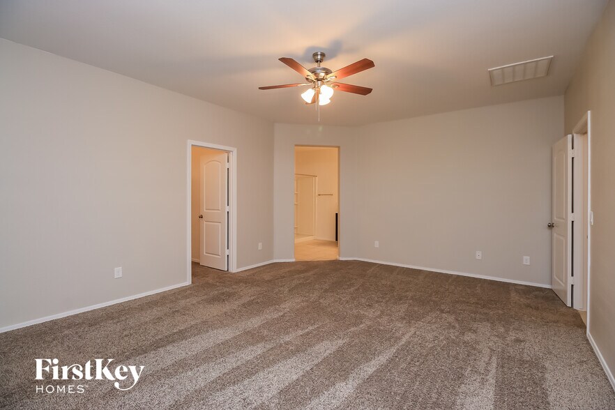 Building Photo - 4742 E Pearl Rd