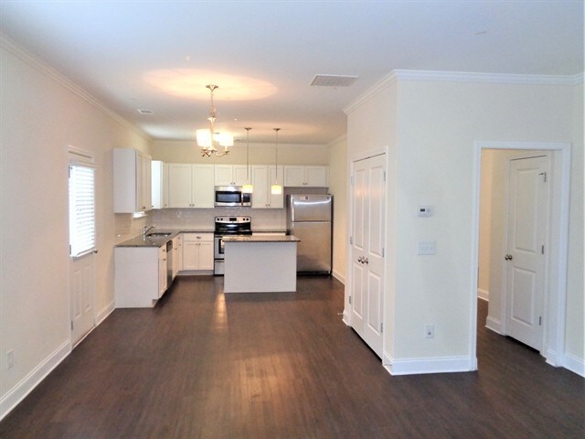 Building Photo - 2494 Beal St