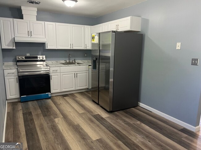 Building Photo - 2875 Carriage Ln