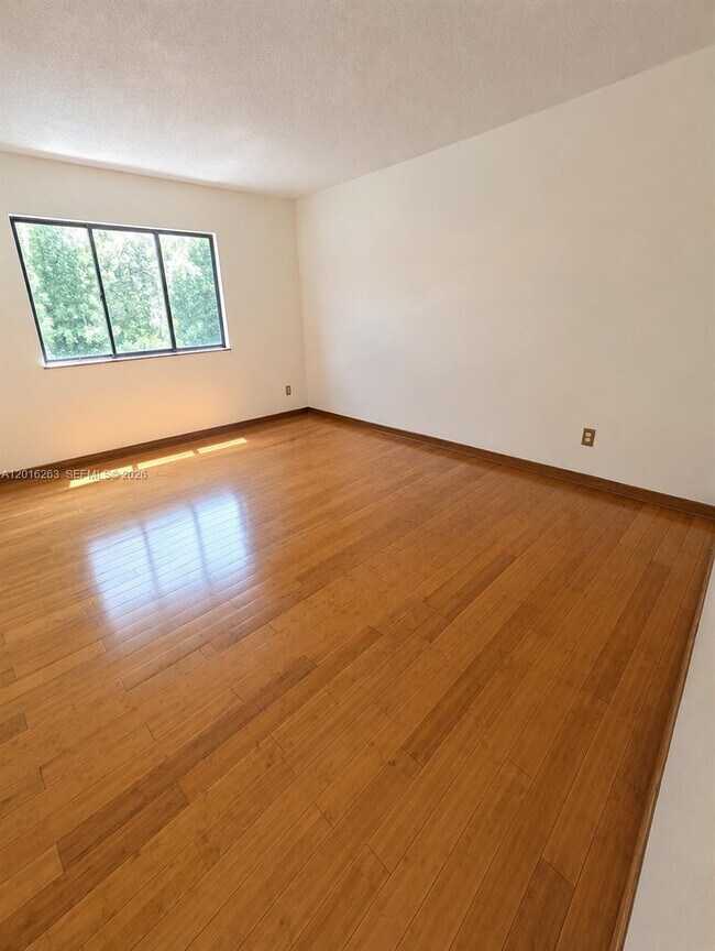 Building Photo - 309 Lakeview Dr