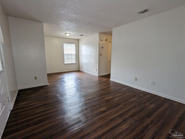 Building Photo - 6288 Hamilton Bridge Rd