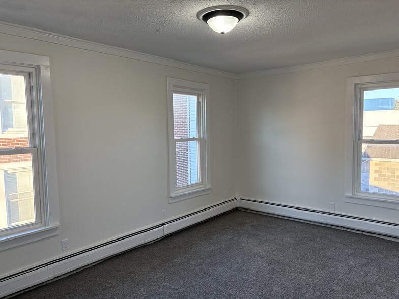 Building Photo - 115 S Franklin St