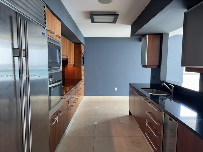 Building Photo - 1331 Brickell Bay Dr