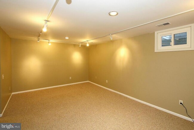 Building Photo - 153 Finale Terrace