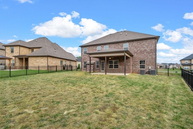 Building Photo - Pet Friendly Four Bedroom with Bonus!