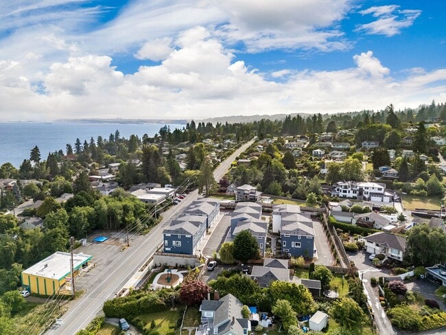 Building Photo - 4 Bedroom 3 Bath Stunning Brand New Town H...