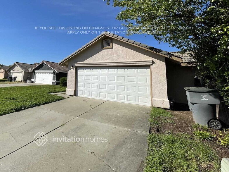 Building Photo - 1144 La Mesa St