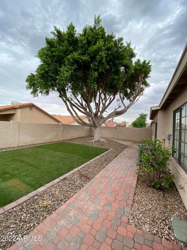 Building Photo - 7823 W Julie Dr