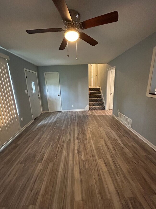 Building Photo - 3 Bed | 2 Bath | 2 Car Garage Home in Belton