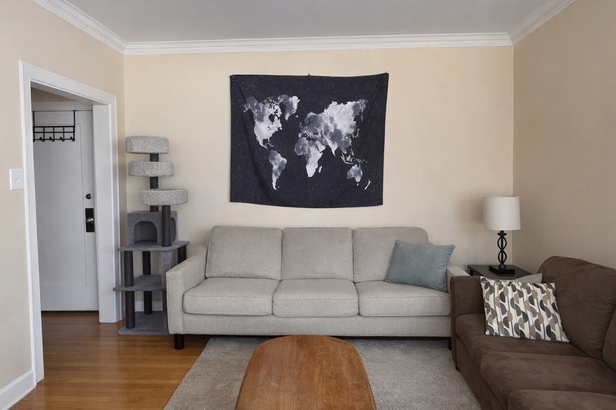 Living Room - 1070 W Granville Ave