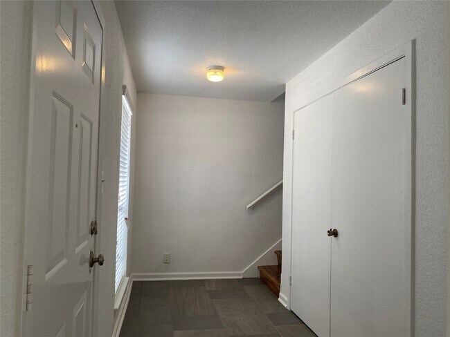 Building Photo - 6201 Ranchester Dr