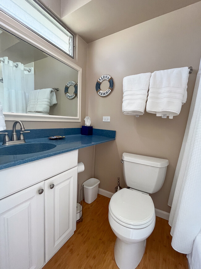 Ensuite bathroom - 2575 Kuhio Ave