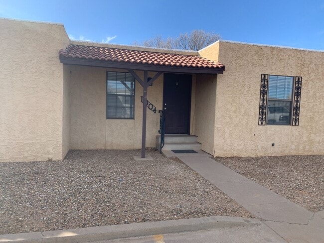 Building Photo - 1004 Mockingbird Ln