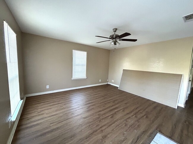 Building Photo - 3-bedroom home!