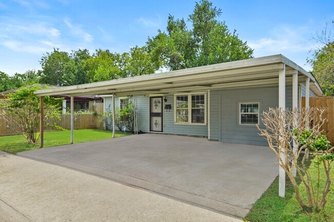 Building Photo - 3718 Dreyfus St