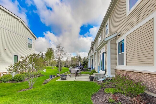 Building Photo - 2366 N Moseley Ct
