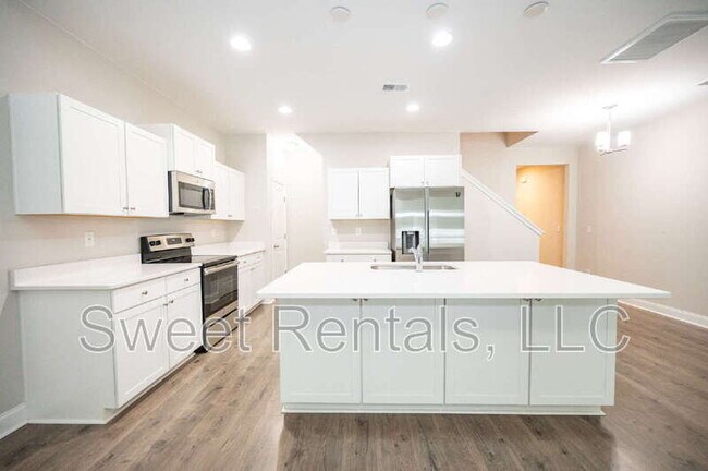 Building Photo - 7801 Montview Rd