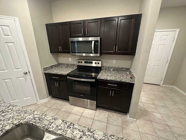 Building Photo - 5108 Karen Grn Dr