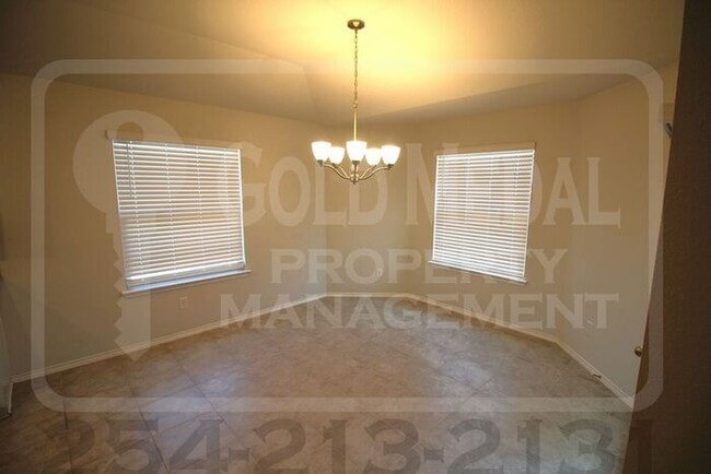 Building Photo - 1003 Torino St