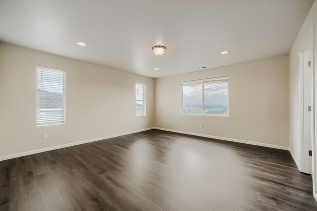 Building Photo - Amazing 6bed/3bath home in Edgewood, WA!