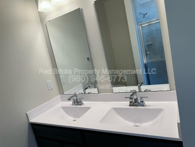 Building Photo - 1728 Aspire St