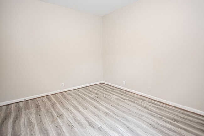 Building Photo - Stunning Two Bedroom, Two Bathroom Apartme...