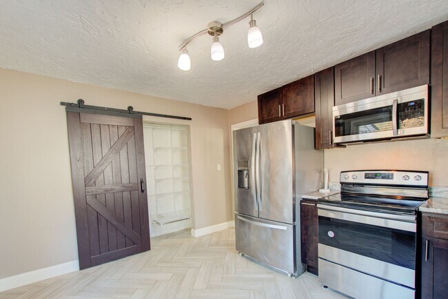 Building Photo - 200 Cynthia Dr