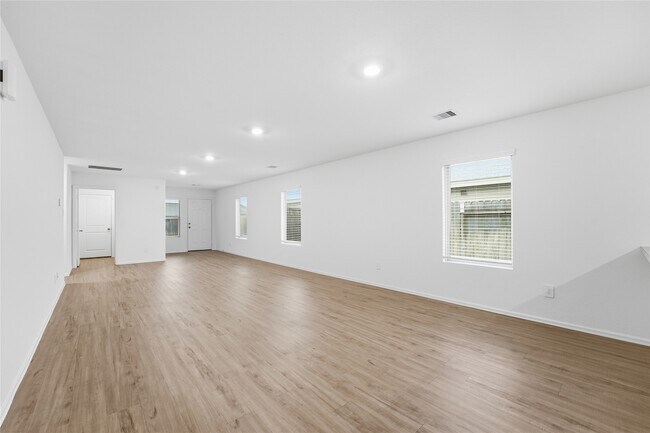 Building Photo - 213 Rustic Ridge Cir