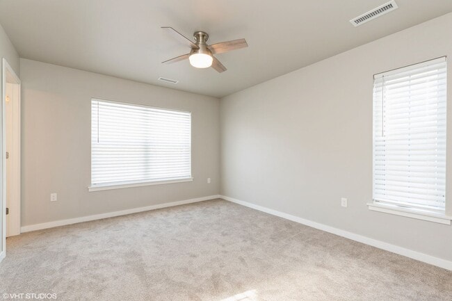 Building Photo - Villas at The Hub | Modern 3 Bedroom Townh...