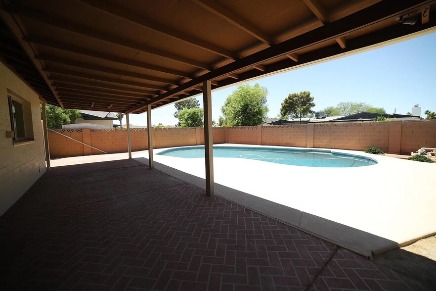 Building Photo - 4722 S Taylor Dr