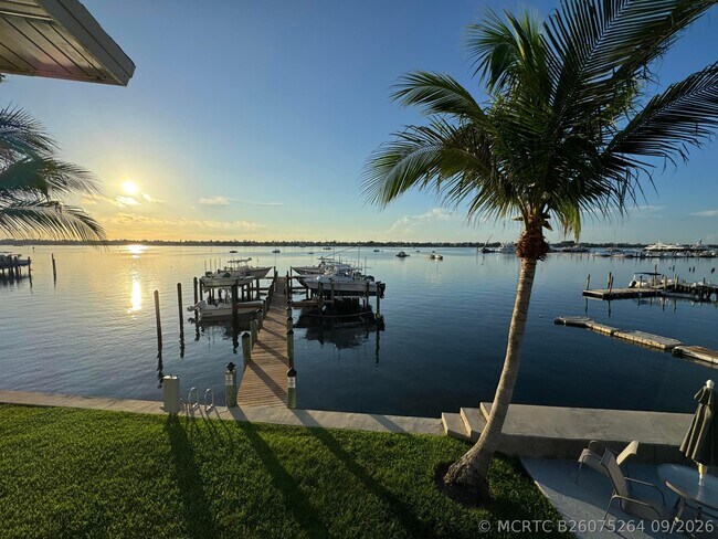 Building Photo - 4700 N Flagler Dr