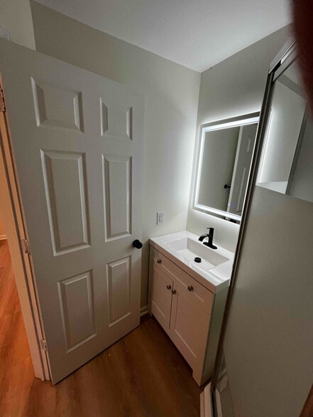 Building Photo - 529 E Grand River Ave