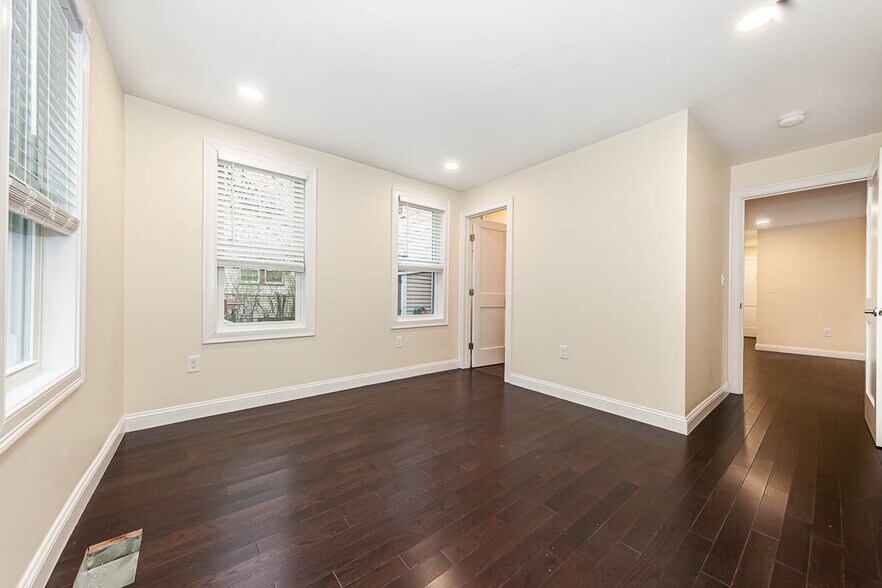 Building Photo - 28 Albion St