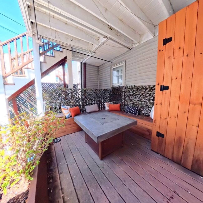 Building Photo - 142 Athens St