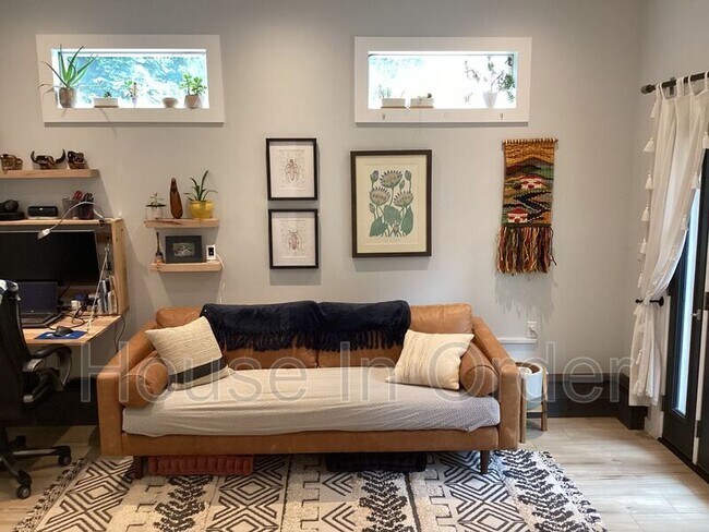 Building Photo - 23 Moore Ave