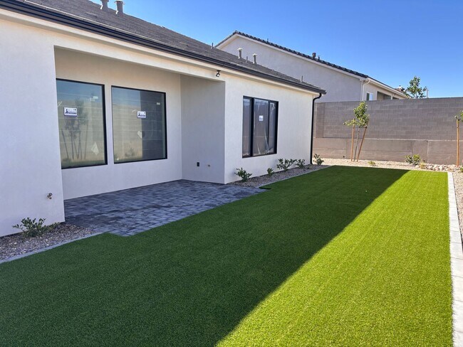 Building Photo - Brand New 4 bed 3 bath home in Desert Canyons