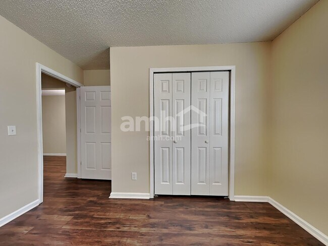 Building Photo - 34 Willow Lakes Dr