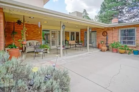 Building Photo - 713 Montclaire Dr NE