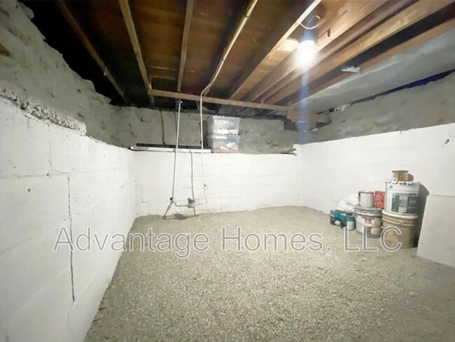 Building Photo - 4826 E 6 St
