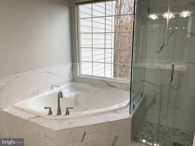 Building Photo - 3384 Governors Crest Ct