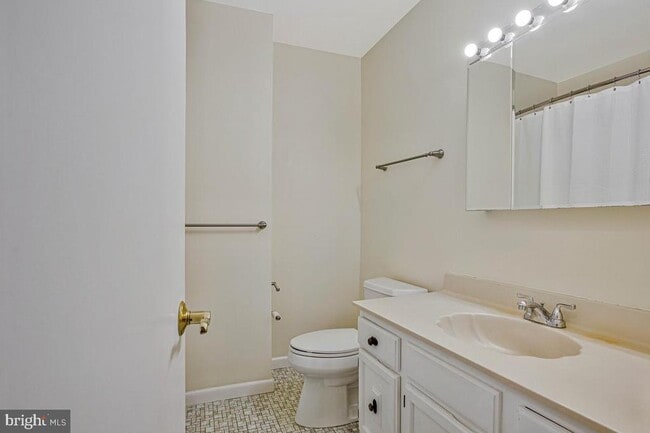 Building Photo - 607 Ridge Dr
