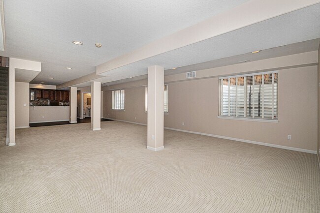 Building Photo - Spacious 4 bedroom 4 bathroom home in the heart of Lone Tree!