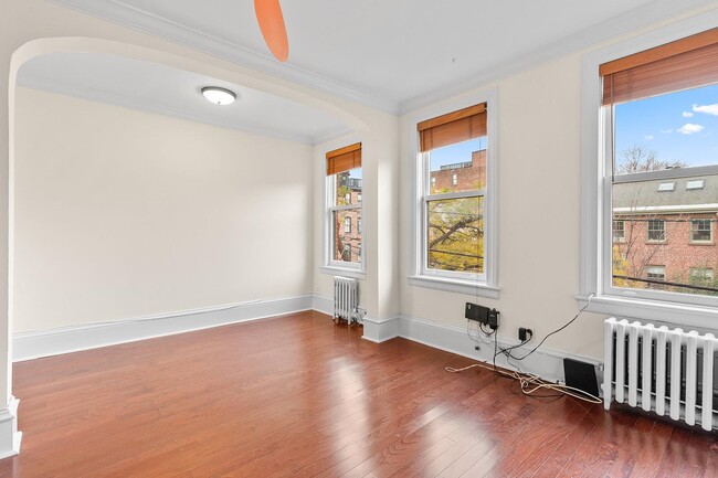 Building Photo - 34 Erie St